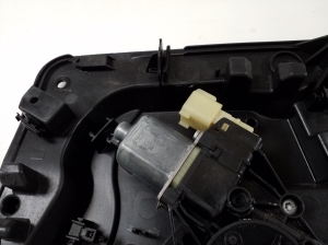 Ford Fiesta VI (2008–2017) Priekšējo durvju logu pacēlājs un tā daļas C1BBA045H16AB - 2