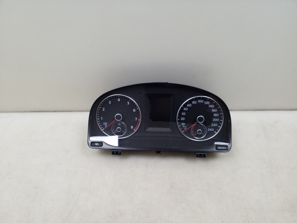 VOLKSWAGEN Touareg 2 generation (2010-2018) Speedometer 1T0920875C 24976541