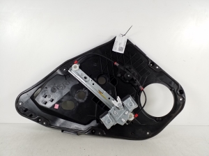 Ford Fiesta VI (2008–2017) Aizmugurējo sānu durvju logu pacēlājs un tā detaļas - 2