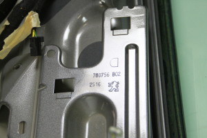 Peugeot 308 (2013–2021) Esiuks 780756B02 - 3