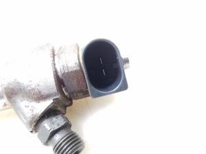  Fuel injector 