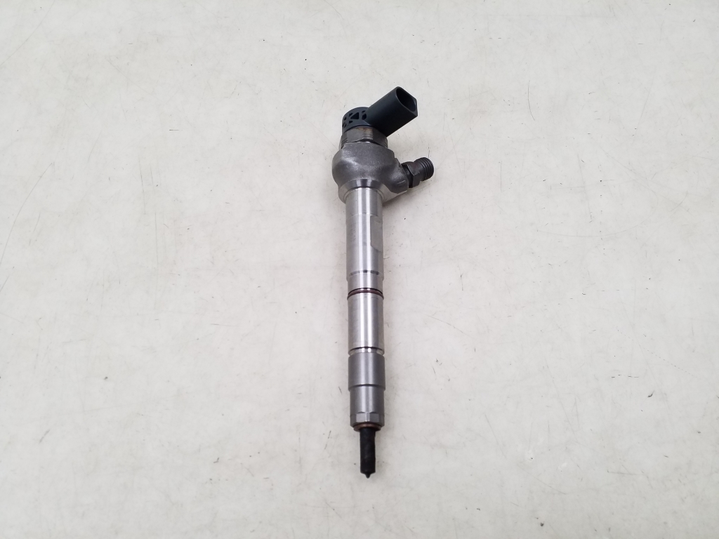 Used Volkswagen Passat Fuel injector 04L130277AD