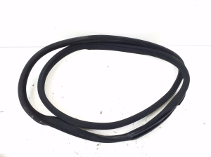 Mercedes Benz C-Class 204 (2007–2014) Esiukse tihenduskumm A20469710519B00 - 2