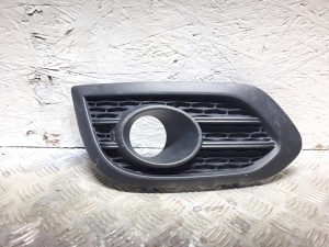 Front bumper fog lamp cover - 261A35422R