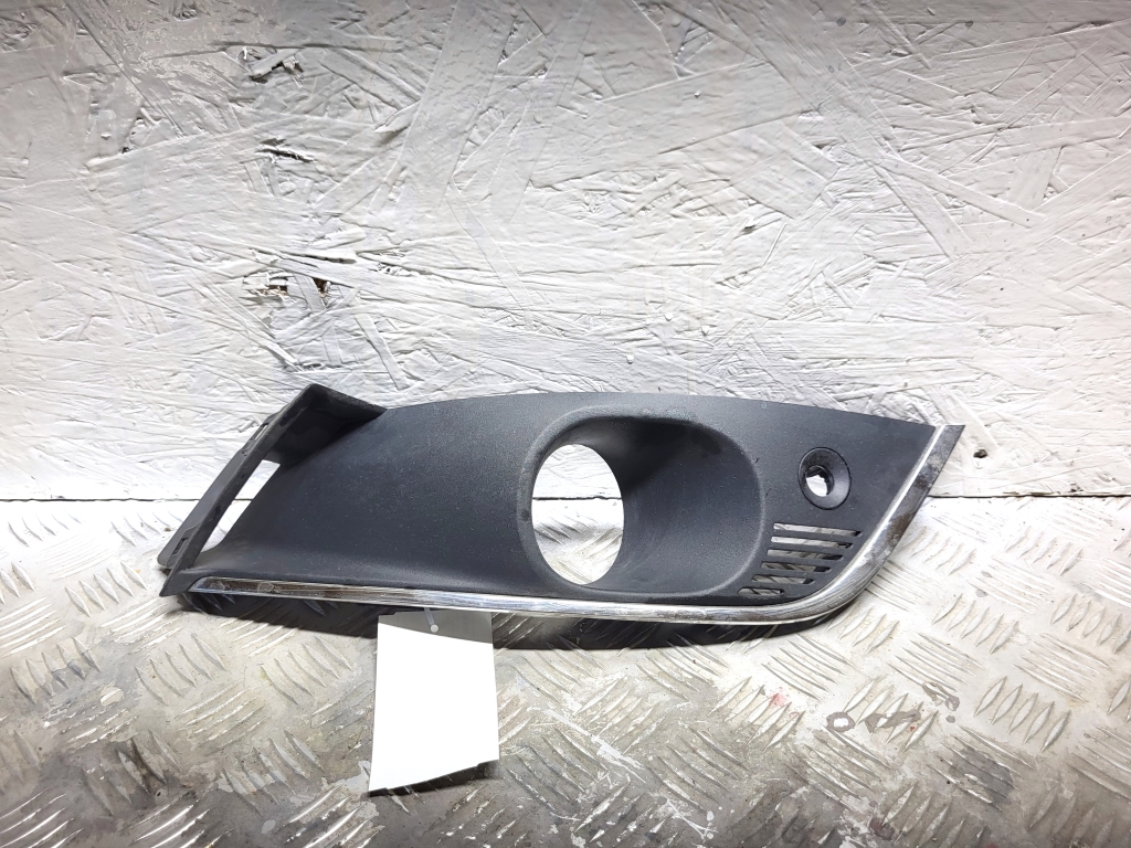 RENAULT Megane IV (2016–2022) Nebelscheinwerferabdeckung vorne 261A28562R RENAULT Megane IV (2016–2022) Nebelscheinwerferabdeckung vorne 261A28562R