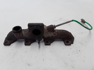  Exhaust manifold 