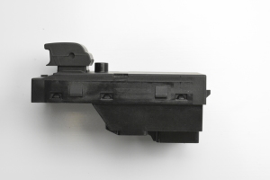 Rear side door window switch - 13301886 