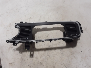 Dashboard air vent grilles - 847202TAA0