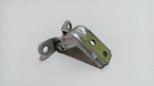 Kia Sorento (2014–2026) Front door lower hinge 793202B010 - 3