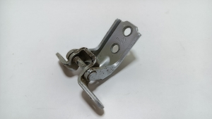 Kia Sorento (2014–2026) Front door lower hinge 793102B010 - 3