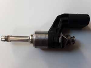  Fuel injector 