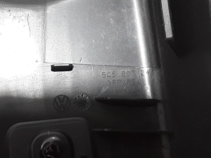 Volkswagen Beetle (2011–2026) Keskpiilari siseviimistlus 5C5867244 - 3