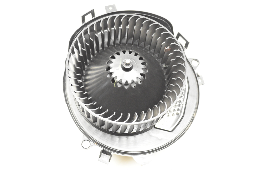 Skoda Superb (2015–2026) Salongi puhuri mootor 5WC819015 Skoda Superb (2015–2026) Salongi puhuri mootor 5WC819015