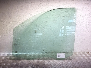 Front door quarter glass - A 447 725 03 10