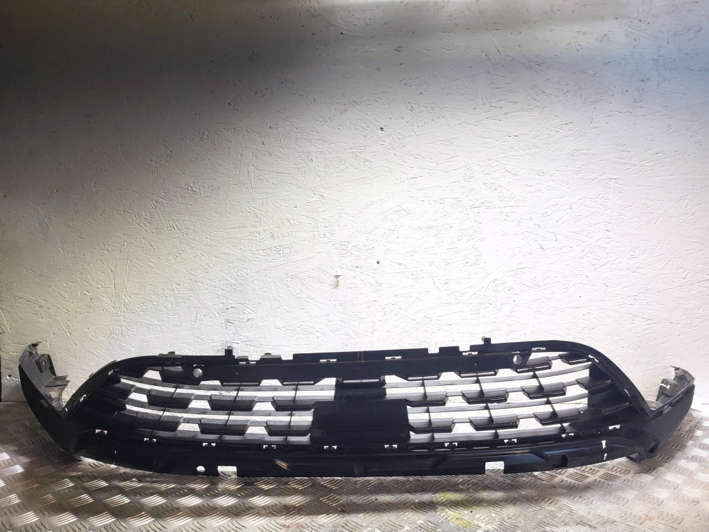 RENAULT Captur (2019–2026) Front bumper lower grille 620260503R RENAULT Captur (2019–2026) Front bumper lower grille 620260503R