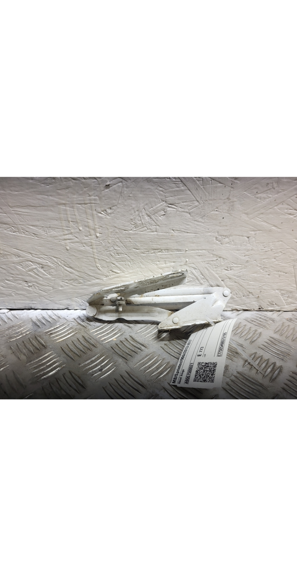 Mercedes Benz Sprinter /906/ (2006–2018) Hood hinge A9067500021 Mercedes Benz Sprinter /906/ (2006–2018) Hood hinge A9067500021