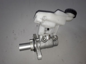  Master cylinder 