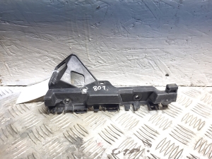 Front bumper bracket - 622204446R