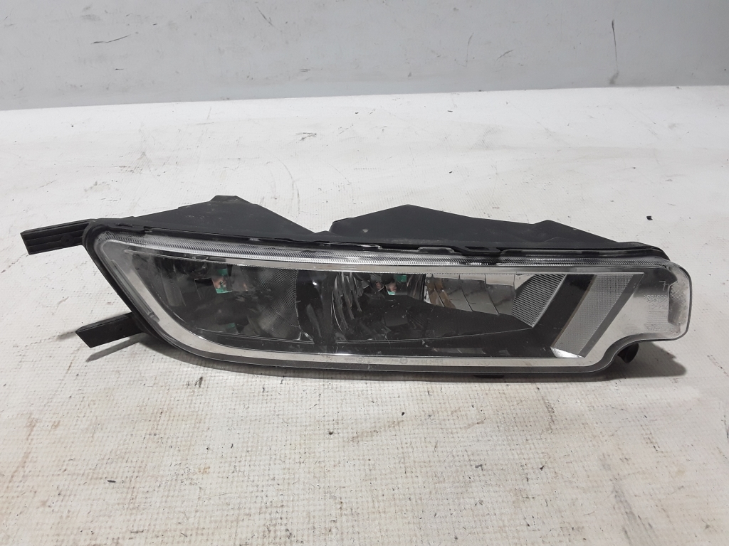 VOLKSWAGEN Passat B8 (2014-2023) Front Left Fog Light 3G0941661E 21068069