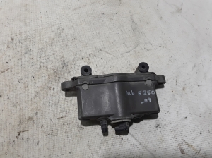Hood hinge - A2048870110