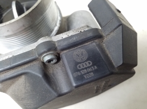 Volkswagen Crafter (2011–2017) Drosselklappe 076128063A - 2