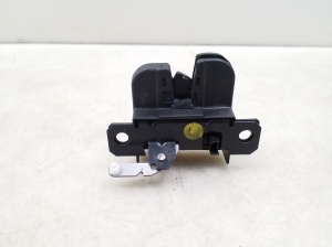 Volkswagen Caddy III (2004–2015) Trunk lid lock 2K0827505 - 2