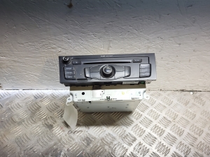 Radio (head unit) - 8T1035186B