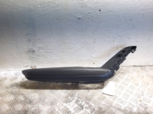 Other front door part - 8T1867171