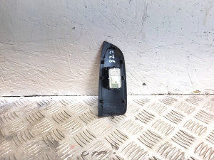 Mercedes Benz Vito 205 (2014–2021) Fensterheberschalter vorne A4477271028 - 2