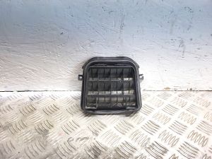 AUDI A5 (2007–2016) Tagumise poritiiva ventilatsioonivõre 8K0819181A - 2