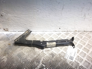 Front fender bracket - 8T0821135G
