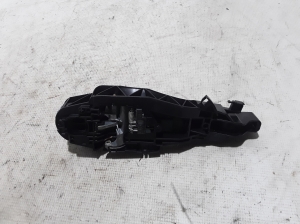 Peugeot 208 (2019–2026) Front door external opening handle and its details - 3