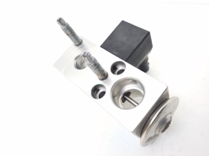 Opel Corsa F (2019–2026) Air conditioner hose valve EV29035426 - 2