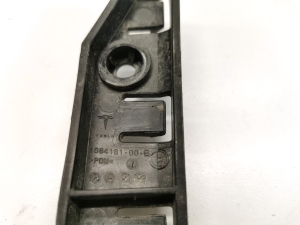Tesla Model 3 3 (2016–2024) Esikaitseraua kinnitus 1084181-00-E - 3