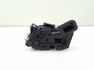 Volkswagen Golf VII (2012–2026) Rear side door lock 5K4839016Q - 4