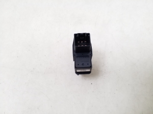 VOLVO V70 II (2000–2007) Rear side door window switch 8685288 - 4