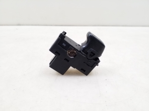 VOLVO V70 II (2000–2007) Rear side door window switch 8685288 - 5