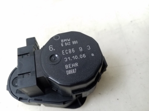 BMW 5 SERIES E61 (2004–2010) Stellmotor Heizungsklappe 6942990 - 4