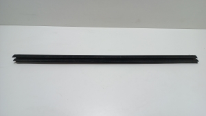 Mercedes Benz C-Class 205 (2014–2021) Esiukse klaasi sisemine liist - 3