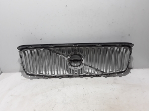  Front grille 