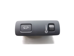 Polestar 2 II (2021–2026) Trunk opening switch 31443873 - 4