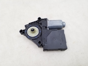 Volkswagen Caddy III (2004–2015) Front door window regulator motor 5K0959793 - 5