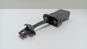 Volkswagen Golf VII (2012–2026) Rear side door opening limiter 5G0839267A - 3