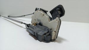 Volkswagen Golf VII (2012–2026) Rear side door lock 5K4839015 - 5