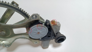 TOYOTA Prius W30/35 (2009–2015) Aizmugurējo sānu durvju logu pacēlājs un tā detaļas - 3