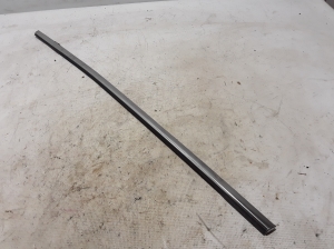 Tagumise külgukse klaasi välimine liist - 828210512R