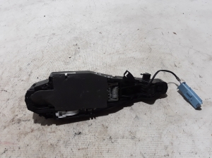 Peugeot 3008 (2016–2026) Front door external opening handle and its details - 3