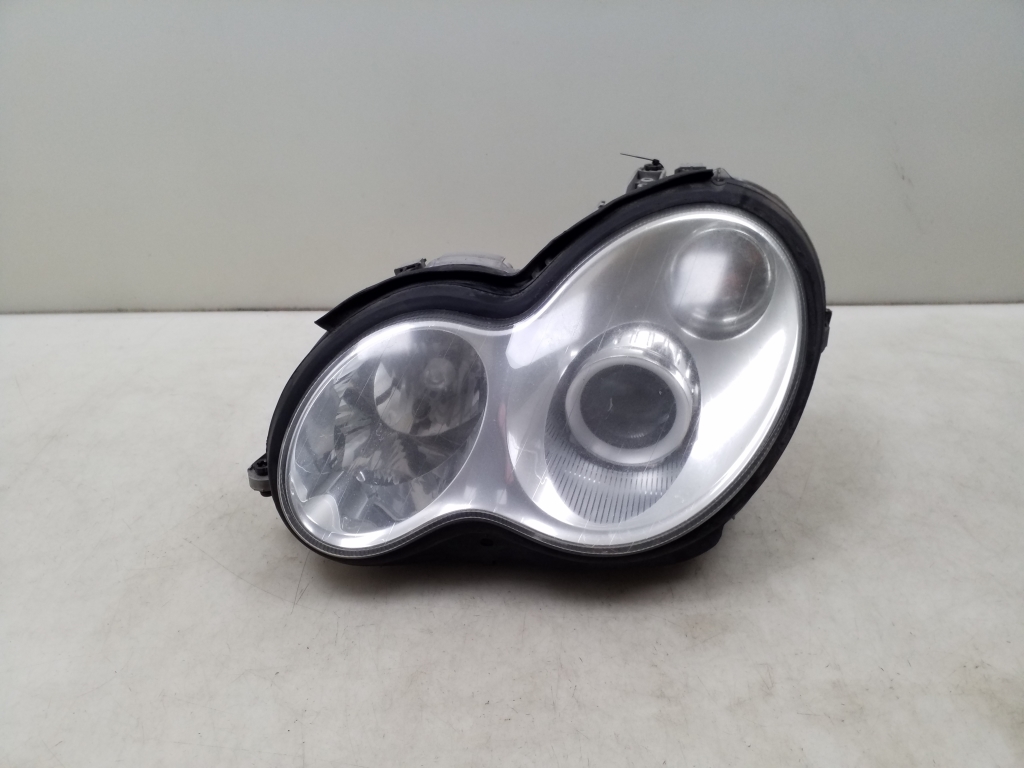Mercedes Benz C-Class 203 (2000–2007) Headlight A2038203761 Mercedes Benz C-Class 203 (2000–2007) Headlight A2038203761