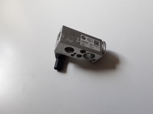   Air conditioner hose valve  - 6845414 