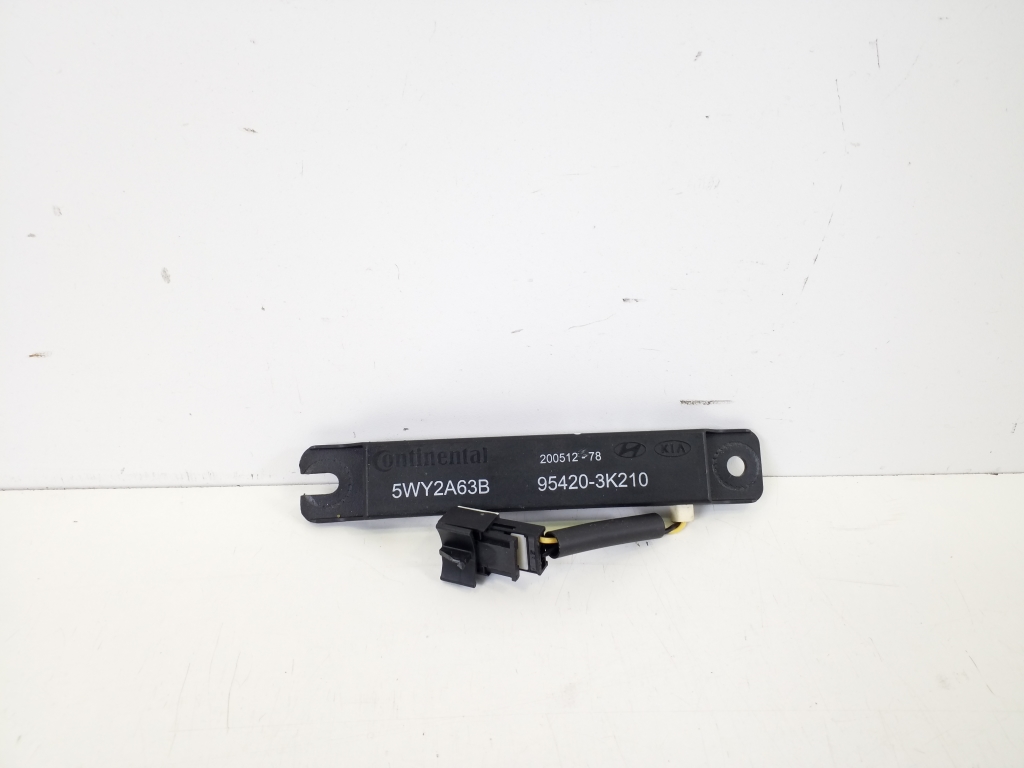 KIA Sportage 3 generation (2010-2015) Bootlid Antenna Amplifier 954203K210 20383998